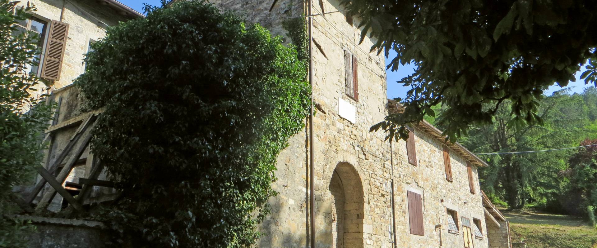 Abbazia di San Basilide (San Michele Cavana, Lesignano de' Bagni) - facciata del monastero 1 2019-06-26 foto di Parma198